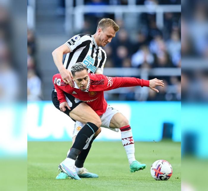 Newcastle Kalahkan Manchester United 2-0 di James Park Newcastle Kalahkan Manchester United 2-0 di James Park