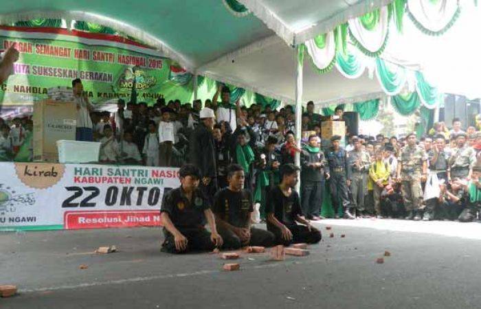 Hari Santri Nasional, PCNU Ngawi Gelar Kirab Resolusi Jihad Bersama Ribuan Santri Hari Santri Nasional, PCNU Ngawi Gelar Kirab Resolusi Jihad Bersama Ribuan Santri
