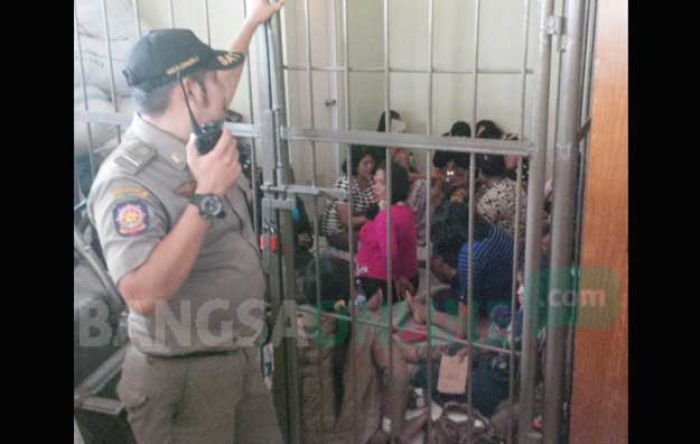 Lagi, Satpol PP Pasuruan Ciduk 19 PSK di Wilayah Gempol dan Pandaan, 6 Positif HIV/AIDS Lagi, Satpol PP Pasuruan Ciduk 19 PSK di Wilayah Gempol dan Pandaan, 6 Positif HIV/AIDS