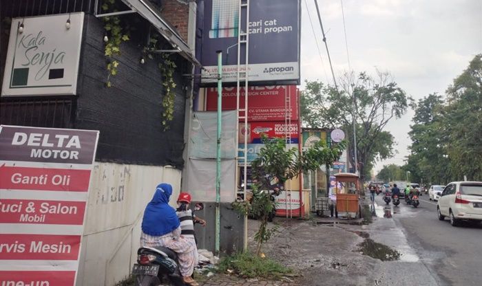 Aksi Curat Siang Hari di Toko Bangunan Sidoarjo Tertangkap CCTV Aksi Curat Siang Hari di Toko Bangunan Sidoarjo Tertangkap CCTV