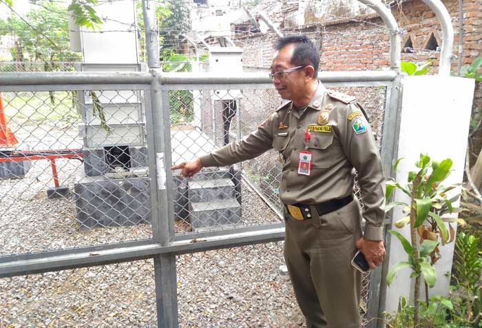 Kasatpol PP Kota Malang Cek Tower Perusak Segel Kasatpol PP Kota Malang Cek Tower Perusak Segel