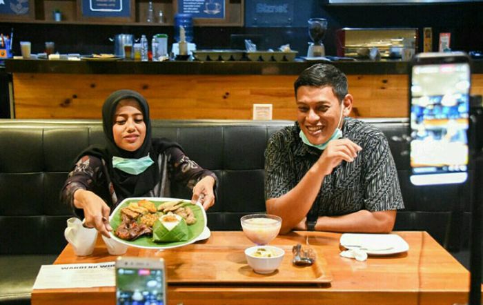 Live di Instagram, Wali Kota dan Ketua TP PKK Kota Kediri Review Produk UMKM Lokal Live di Instagram, Wali Kota dan Ketua TP PKK Kota Kediri Review Produk UMKM Lokal