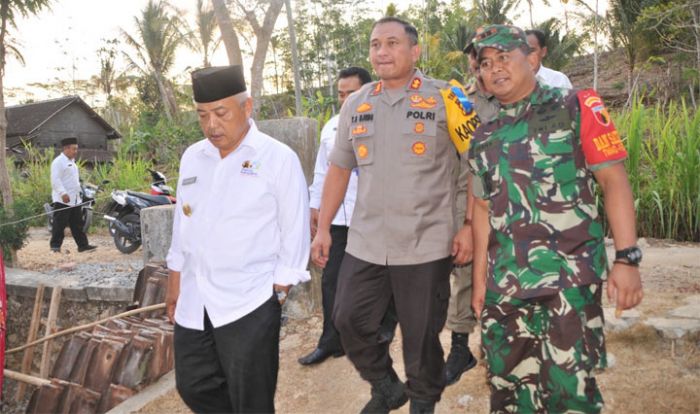 Bupati Malang, Kapolres, dan Dandim Kunjungi Lokasi TMMD Bupati Malang, Kapolres, dan Dandim Kunjungi Lokasi TMMD