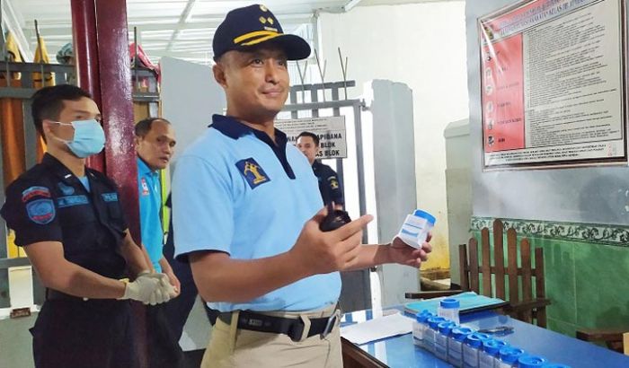 Lapas Klas IIB Jombang Gelar Tes Urine Dadakan Lapas Klas IIB Jombang Gelar Tes Urine Dadakan