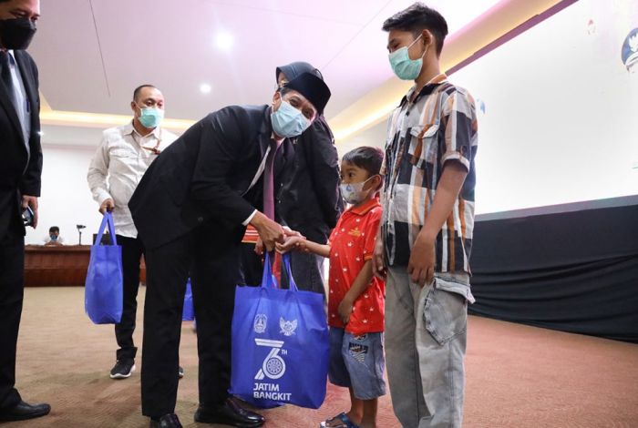 Peringati HUT Jatim Ke-76, Pemkot Kediri Beri Bantuan ke Anak Yatim dan Ratusan Seniman