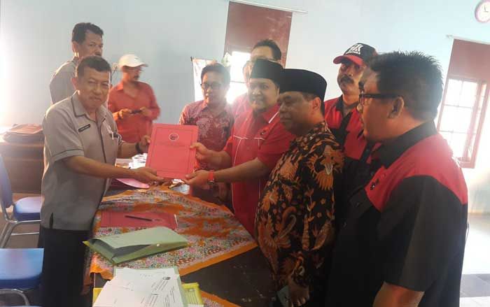 PDIP Pasuruan Serahkan Berkas Pendaftaran Peserta Pileg dan Pilpres ke KPUD