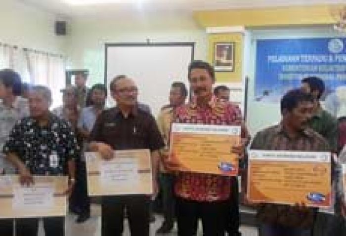 Baru Separuh Nelayan di Pacitan yang Mengurus Asuransi Nelayan Baru Separuh Nelayan di Pacitan yang Mengurus Asuransi Nelayan