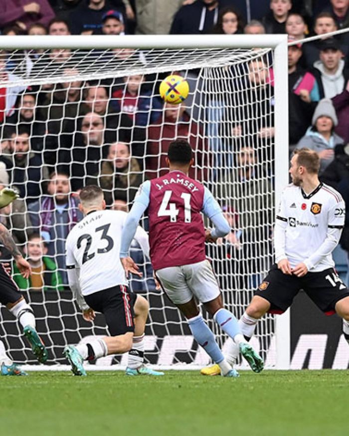 Aston Villa Permalukan Manchester United 3-1 Aston Villa Permalukan Manchester United 3-1
