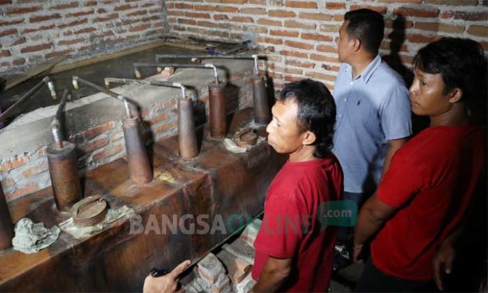 Pabrik Arak di Banjardowo Jombang Digerebek Polisi Pabrik Arak di Banjardowo Jombang Digerebek Polisi