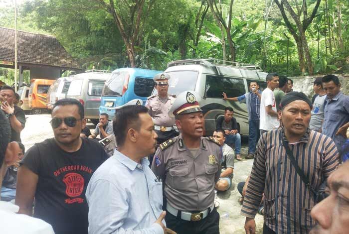 Dishub Trenggalek Diserbu Puluhan Sopir MPU