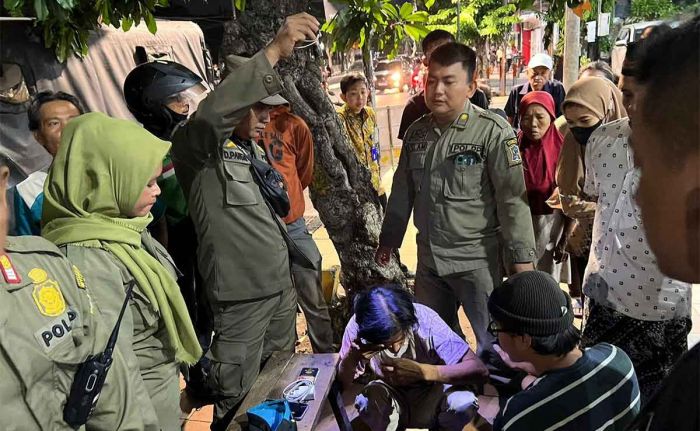 Satpol PP Surabaya Tangkap Maling di Jalan Dharmawangsa Satpol PP Surabaya Tangkap Maling di Jalan Dharmawangsa
