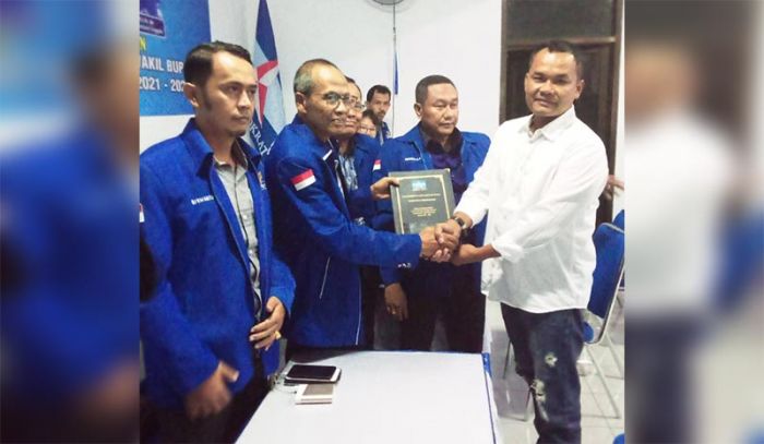 4 Bakal Calon Resmi Kembalikan Formulir Pendaftaran di DPC Partai Demokrat Trenggalek 4 Bakal Calon Resmi Kembalikan Formulir Pendaftaran di DPC Partai Demokrat Trenggalek