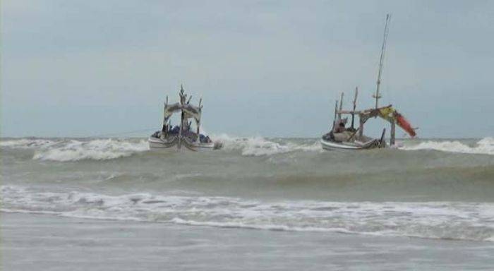 Gelombang Ganas, Nelayan di Kepulauan Sumenep Diimbau tak Melaut Gelombang Ganas, Nelayan di Kepulauan Sumenep Diimbau tak Melaut