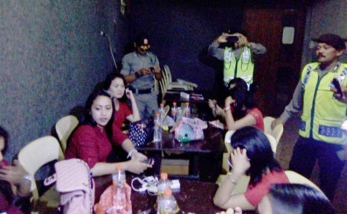 Jelang Ramadhan, Puluhan Purel Hiburan Malam di Tuban Diperiksa Petugas Gabungan Jelang Ramadhan, Puluhan Purel Hiburan Malam di Tuban Diperiksa Petugas Gabungan