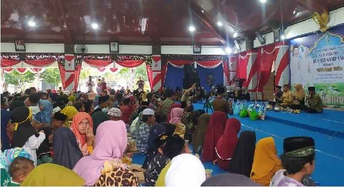1.000 Anak Yatim Dapat Santunan dari Bupati Sampang 1.000 Anak Yatim Dapat Santunan dari Bupati Sampang
