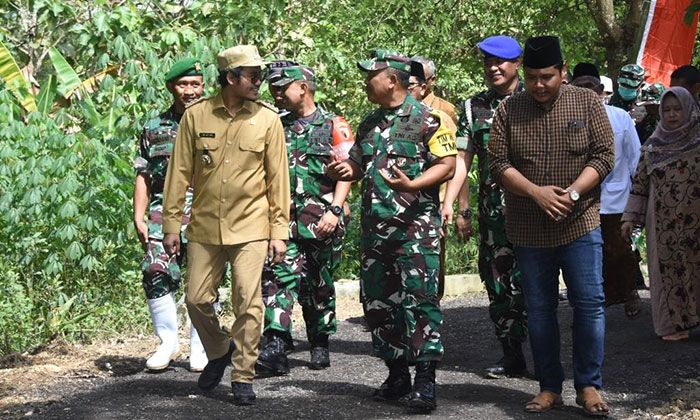 Tim Wasev TNI AD Tinjau TMMD ke-113 di Bangkalan Tim Wasev TNI AD Tinjau TMMD ke-113 di Bangkalan
