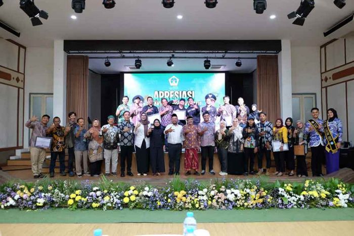 Bupati Gresik Beri Piagam Apresiasi ke 26 Pelaku Ekonomi Kreatif