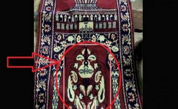 Netizen Digegerkan Sajadah Bermotif Wajah Anjing yang Beredar di Pasaran Netizen Digegerkan Sajadah Bermotif Wajah Anjing yang Beredar di Pasaran