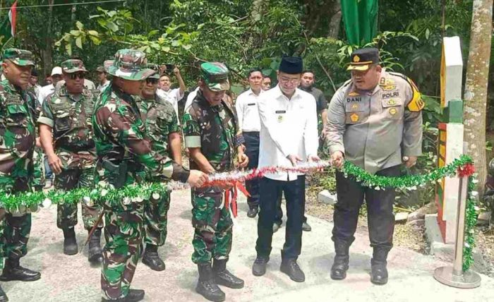 Hadiri Penutupan TMMD, Pj Bupati Pamekasan Apresiasi Kinerja Tim dan Masyarakat Hadiri Penutupan TMMD, Pj Bupati Pamekasan Apresiasi Kinerja Tim dan Masyarakat