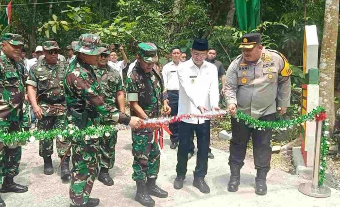 Hadiri Penutupan TMMD, Pj Bupati Pamekasan Apresiasi Kinerja Tim dan Masyarakat