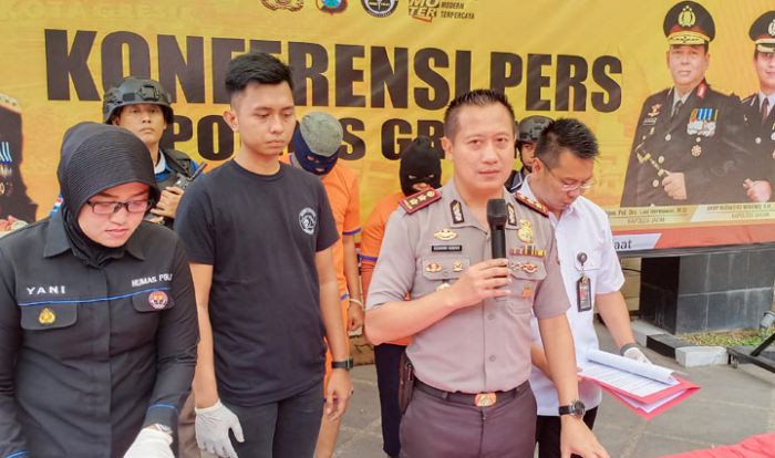 Polres Gresik Gulung Jaringan Prostitusi Online Polres Gresik Gulung Jaringan Prostitusi Online