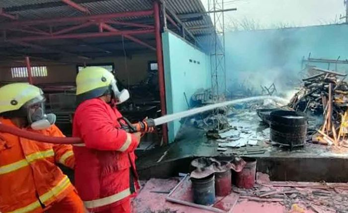 Damkar Kota Mojokerto Gelar Simulasi Tanggap Darurat Kebakaran Damkar Kota Mojokerto Gelar Simulasi Tanggap Darurat Kebakaran