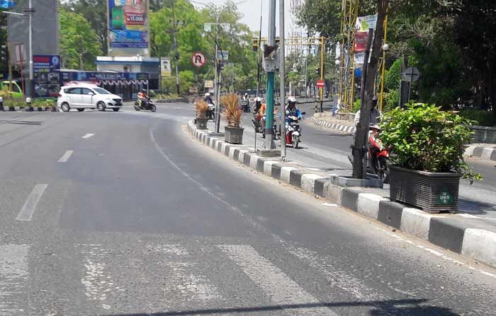 Anggaran Perawatan Naik, Bunga di Taman Kota Gresik Banyak yang Mati Anggaran Perawatan Naik, Bunga di Taman Kota Gresik Banyak yang Mati