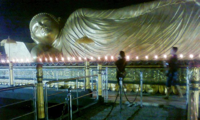 Peringati Waisak, Ratusan Umat Budha Jalani Ritual di Vihara Trowulan Peringati Waisak, Ratusan Umat Budha Jalani Ritual di Vihara Trowulan