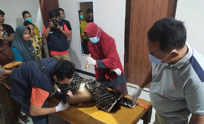 Seorang Nenek di Kediri Tewas Tenggelam Usai Nekat Ceburkan Diri ke Sumur Seorang Nenek di Kediri Tewas Tenggelam Usai Nekat Ceburkan Diri ke Sumur
