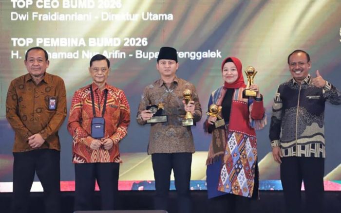 Hattrick Bintang 5, BPR Jwalita Trenggalek Sabet Golden Trophy TOP BUMD Awards 2026