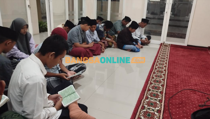 Polsek Peterongan Jombang, Bina dan Ajak Tadarus Remaja yang Terjaring Razia Balap Liar Polsek Peterongan Jombang, Bina dan Ajak Tadarus Remaja yang Terjaring Razia Balap Liar