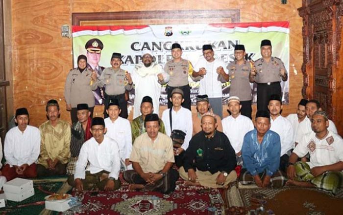 Kapolres Gresik-Gus Nur Gelar Cangkrukan