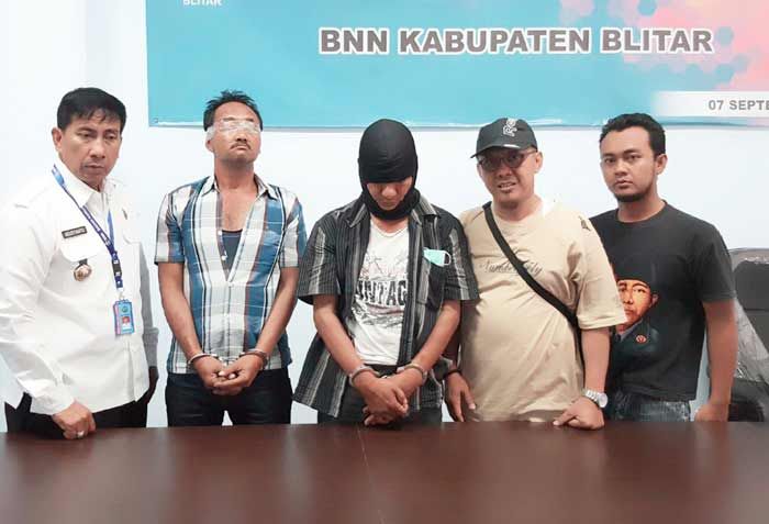 Dua Pengedar Sabu Jaringan Lapas Ditangkap BNN Blitar Dua Pengedar Sabu Jaringan Lapas Ditangkap BNN Blitar