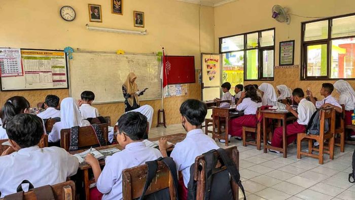 KBM Tatap Muka Kembali Normal, Dindik Kota Kediri Perketat Pengawasan Siswa KBM Tatap Muka Kembali Normal, Dindik Kota Kediri Perketat Pengawasan Siswa