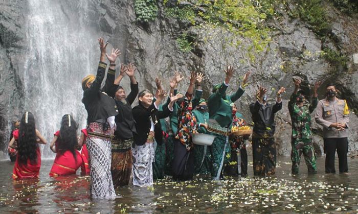 Gelar ​Upacara Adat Siraman, Sedudo Masih Eksis dan Siap Terima Wisatawan