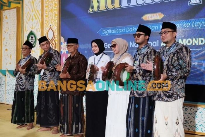 Wali Kota Kediri Bersama Para Kiai dan Ibu Nyai di Jatim Buka Gerakan Nasional Ayo Mondok Wali Kota Kediri Bersama Para Kiai dan Ibu Nyai di Jatim Buka Gerakan Nasional Ayo Mondok