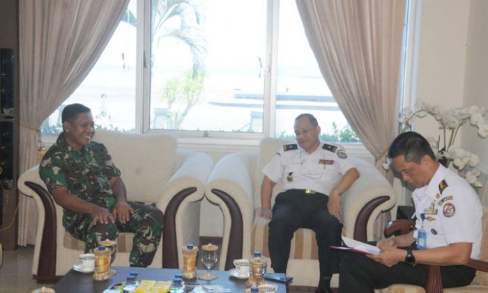 Kepala Staf Koarmada II Terima Kunjungan Direktur Litbang Bakamla RI Kepala Staf Koarmada II Terima Kunjungan Direktur Litbang Bakamla RI
