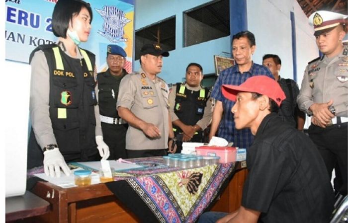 Gelar Ops Lilin 2018, Satlantas Polres Pasuruan Kota Tes Urine Pengemudi Bus dan Truk Gelar Ops Lilin 2018, Satlantas Polres Pasuruan Kota Tes Urine Pengemudi Bus dan Truk