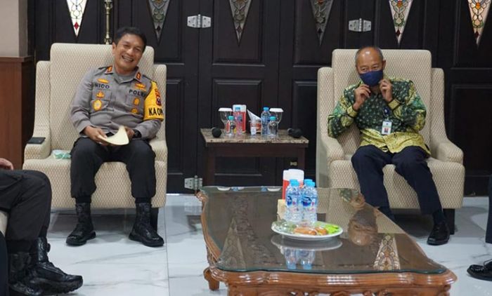 Perkuat Sinergi, Kanwil Bea Cukai Jatim Silaturahim dengan Kapolda Jatim Perkuat Sinergi, Kanwil Bea Cukai Jatim Silaturahim dengan Kapolda Jatim