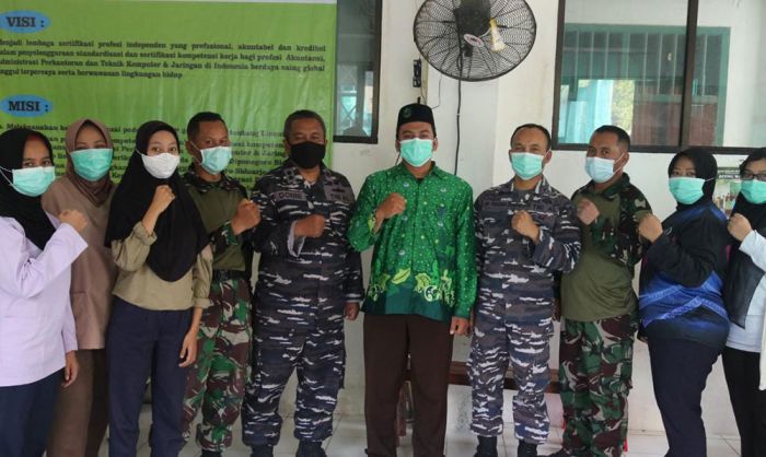 Vaksinasi Dosis Kedua SMK Diponegoro Gandeng Akademi Angkatan Laut Surabaya Vaksinasi Dosis Kedua SMK Diponegoro Gandeng Akademi Angkatan Laut Surabaya