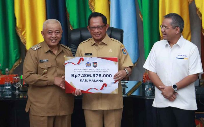 Bupati Malang Terima Penghargaan dari Mendagri Bupati Malang Terima Penghargaan dari Mendagri