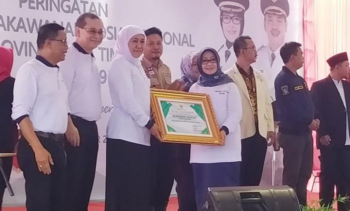 Peringatan HKSN Jatim, Mundjidah Dapat Penghargaan Bupati Peduli PPKS