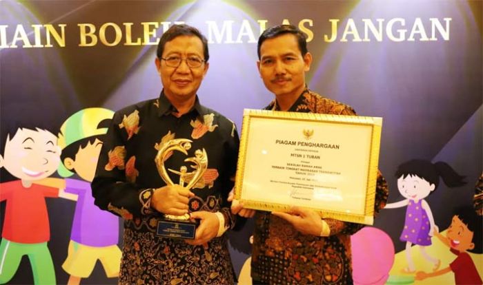 MTsN 1 Tuban Raih Penghargaan Madrasah Ramah Anak Nasional MTsN 1 Tuban Raih Penghargaan Madrasah Ramah Anak Nasional