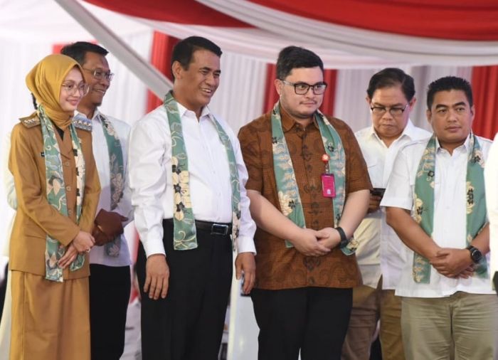 Dampingi Mentan di PG Pesantren Baru, Wali Kota Kediri Siap Dukung Swasembada Gula Nasional Dampingi Mentan di PG Pesantren Baru, Wali Kota Kediri Siap Dukung Swasembada Gula Nasional