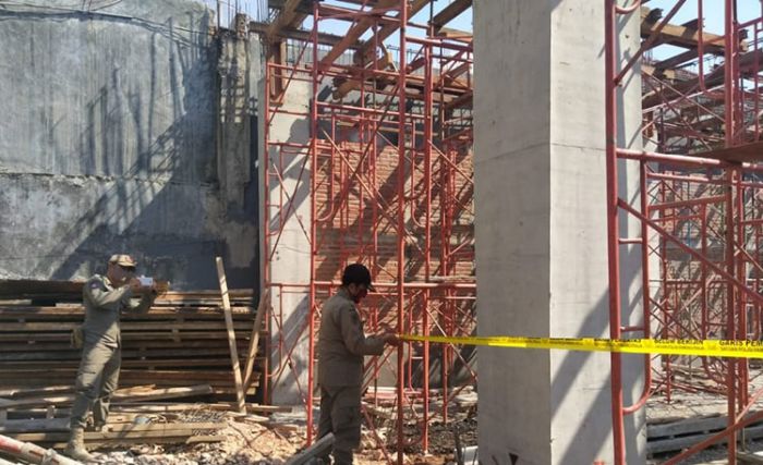 Tak Kantongi IMB, Pembangunan Gedung 5 Lantai di Tuban Dihentikan Paksa Tak Kantongi IMB, Pembangunan Gedung 5 Lantai di Tuban Dihentikan Paksa