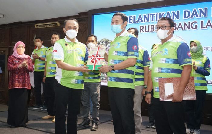 Hadiri Pengukuhan Pengurus Rubi, Bupati Yuhronur Berharap Jadi Penggerak Ekonomi Kreatif Hadiri Pengukuhan Pengurus Rubi, Bupati Yuhronur Berharap Jadi Penggerak Ekonomi Kreatif