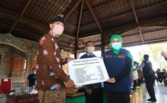 Serahkan Sembako & Alkes di Senduro, Khofifah: Kerukunan Beragama Benteng Utama Tangkal Covid-19 Serahkan Sembako & Alkes di Senduro, Khofifah: Kerukunan Beragama Benteng Utama Tangkal Covid-19