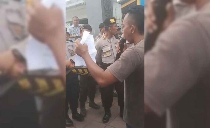 Tuntut Tanggung Jawab Dugaan Korupsi Dana Hibah, UPT Bina Marga Jatim di Pamekasan Didemo Tuntut Tanggung Jawab Dugaan Korupsi Dana Hibah, UPT Bina Marga Jatim di Pamekasan Didemo