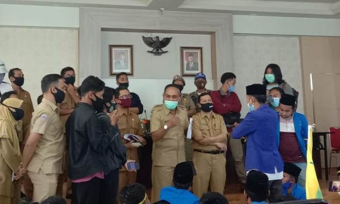 Didemo Mahasiswa Soal Data Penerima PIP, Kadisdik: Kalau Mau Cari Kesalahan Saya, Jangan Seperti Itu Didemo Mahasiswa Soal Data Penerima PIP, Kadisdik: Kalau Mau Cari Kesalahan Saya, Jangan Seperti Itu