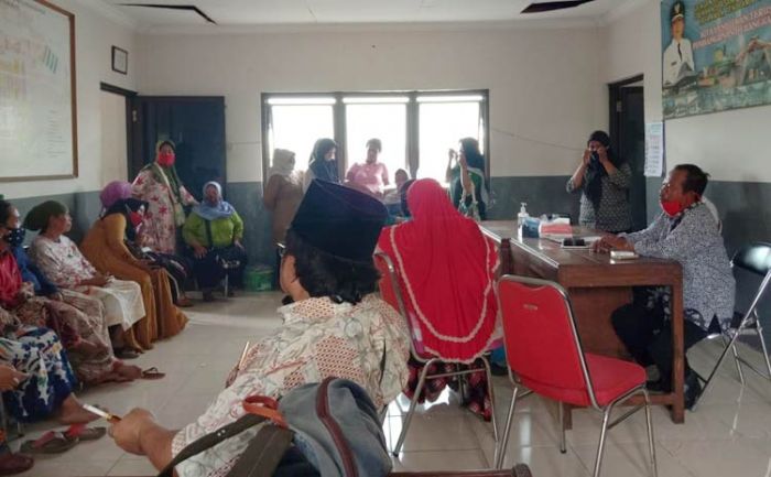 Protes Lapak di Area Luar Pasar, Pedagang Ayam Potong Datangi Kantor Kepala Pasar Ki Lemah Dhuwur Protes Lapak di Area Luar Pasar, Pedagang Ayam Potong Datangi Kantor Kepala Pasar Ki Lemah Dhuwur